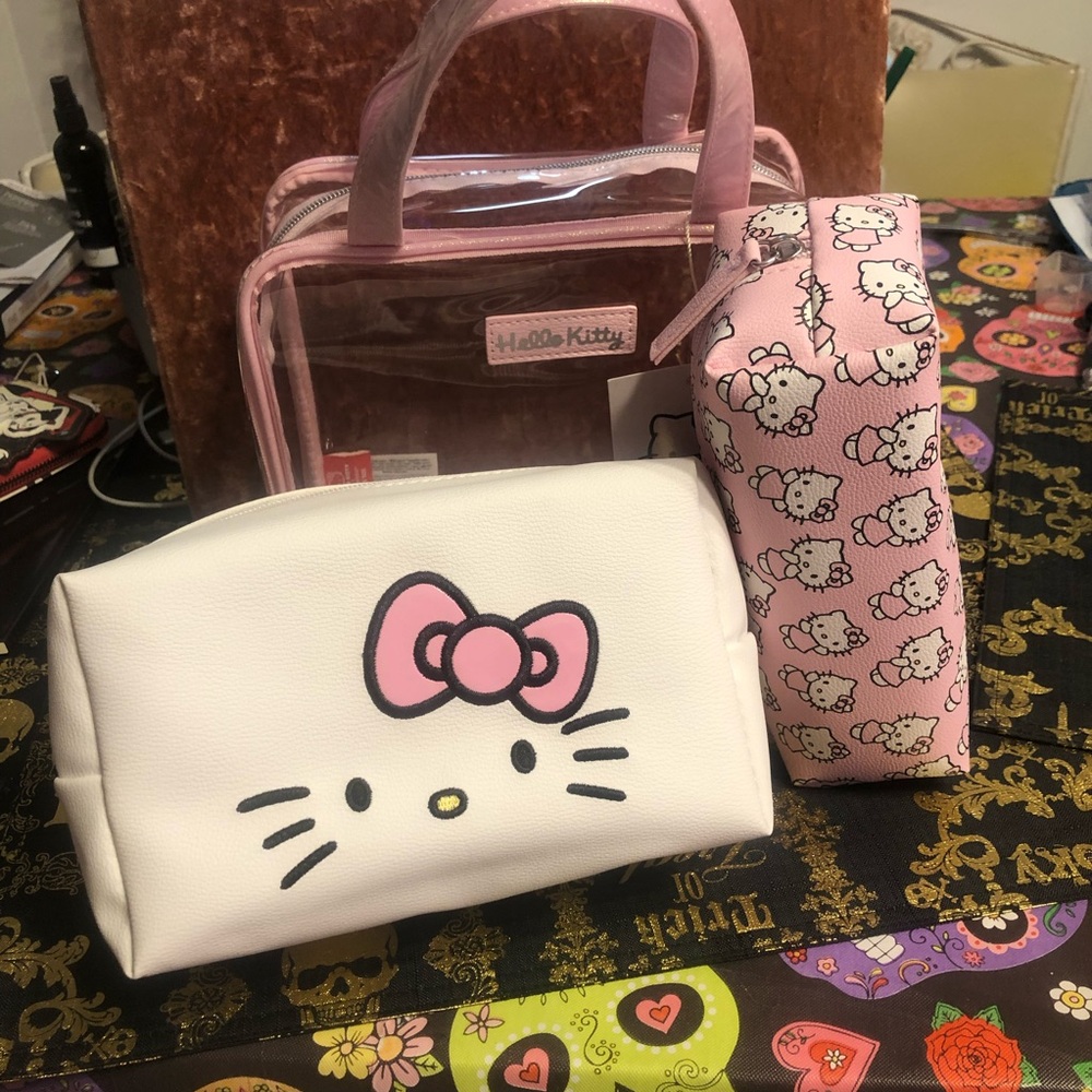Hello Kitty Three piece cosmetic makeup bag set with initial E - Picture 2 of 6